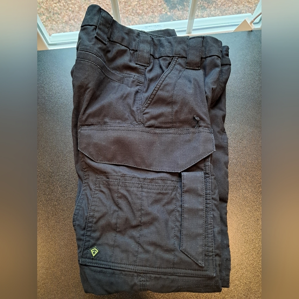 EUC Women's First Tactical Black Cargo Pants Size 0